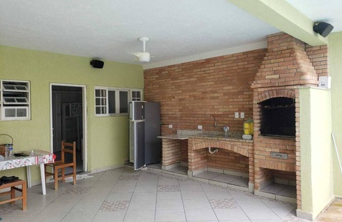 Centro House | House with pool and barbecue well located in Itanhaém.