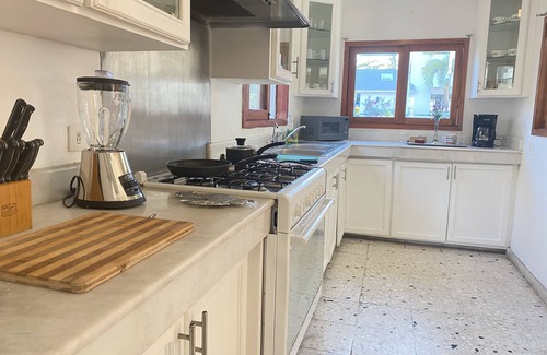 El Cid House | House with pool and lake view