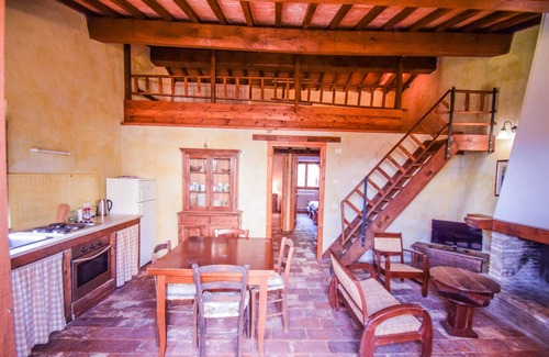 Amelia House | House with private pool in Umbria, 90 kms northern Rome. 6 bedrooms.