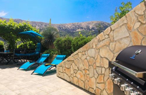 Jurandvor House | House Zrile with garden and jacuzzi