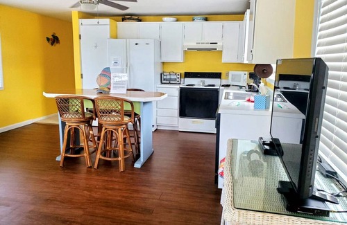 Core Creek Boat Rental | Houseboat ∙ 2 bedrooms ∙ 4 guests