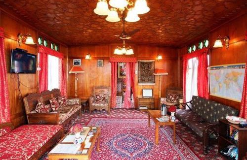 Nagin Bagh Boat Rental | Houseboat Lily of Nageen