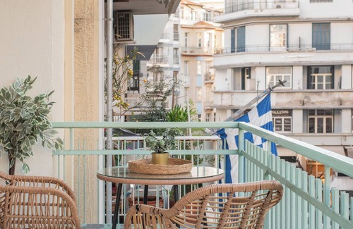 Thessaloniki City Centre Apartment | Houseloft Cosmopolitan Comfort