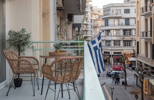 Thessaloniki City Centre Apartment | Houseloft Cosmopolitan Comfort