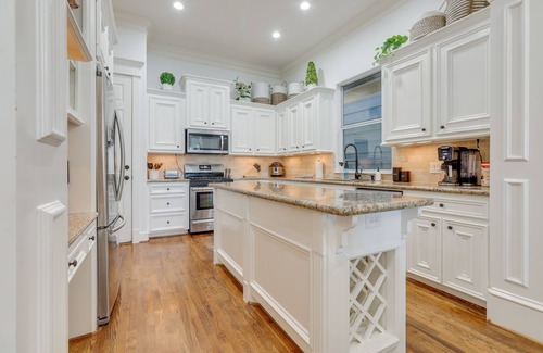Shady Acres House | Houston Home Near Downtown w/Pool & Hot Tub!