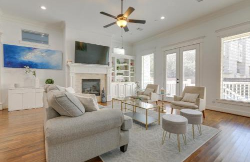 Shady Acres House | Houston Home Near Downtown with Pool and Hot Tub!