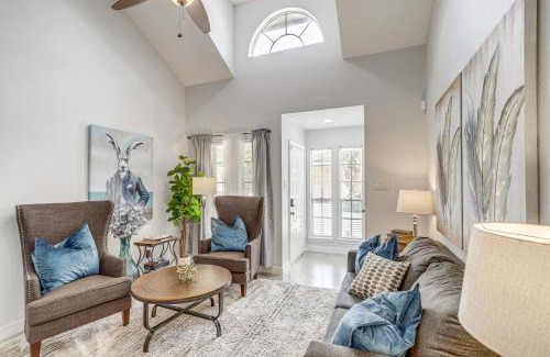 Barker House | Houston Retreat with Smart TVs Walk to Golf Course!