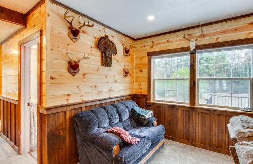 Olanta House | Houtzdale Home with Shuffleboard and Pickleball!