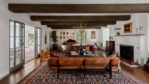 Greater Wilshire - Hancock Park Apartment | Howard Hughes Estate
