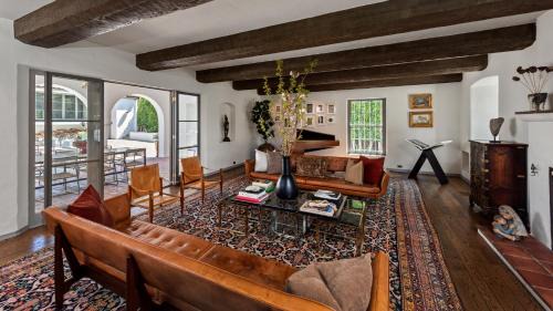 Greater Wilshire - Hancock Park Apartment | Howard Hughes Estate
