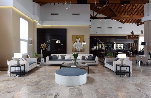 Tristan Suarez Hotel | Howard Johnson by Wyndham Ezeiza Convention Center