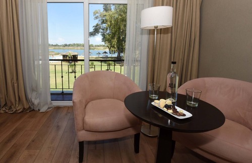 Tristan Suarez Hotel | Howard Johnson by Wyndham Ezeiza Convention Center