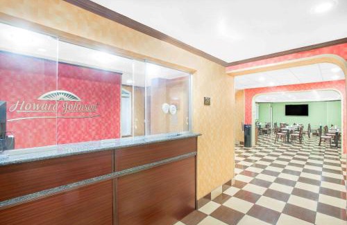 Industry Hotel | Howard Johnson by Wyndham North Bergen