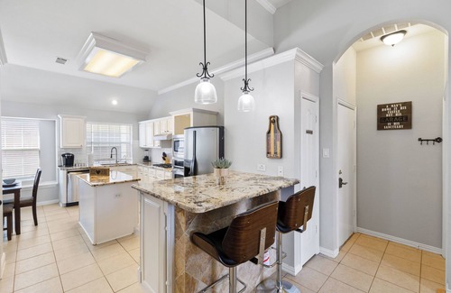Allen Apartment | Howdy Yall-TEXAS-7 beds/Playground/Pool TablenInternal name: Big Bend Allen