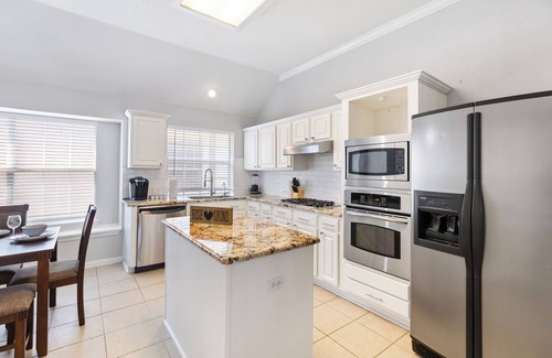 Allen Apartment | Howdy Yall-TEXAS-7 beds/Playground/Pool TablenInternal name: Big Bend Allen