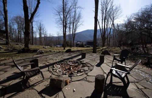 Seven Devils House | Howling Rock