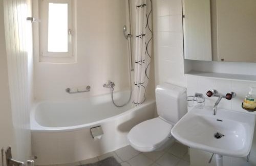 Mattenhof-Weissenbuhl Apartment | HSH Weber - 2 Bedroom Suite Apartment with Office, Salon and Kitchen in Bern by HSH Hotel Serviced Home