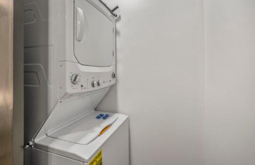 Greater East End Apartment | HTX Ultra Hotel Suite #2