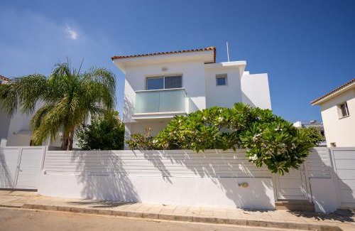 Pernera Villa | Hubstay - Blue Harmony Villa in Protaras - 5 min Walk to the Beach