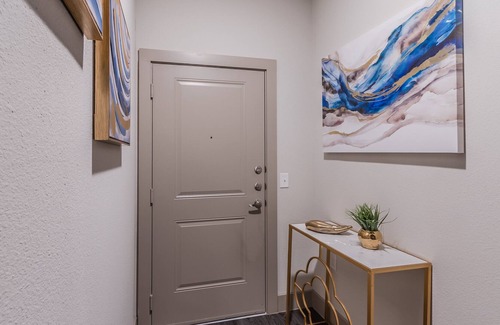 Farmers Branch Apartment | 🔹Hue of Blue🔹: King Bed👑 |Fast WiFi| + more!