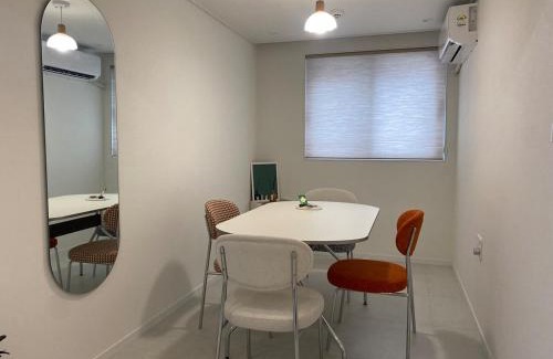 Yeonnam-dong Apartment | Hugainn Yeonnam J