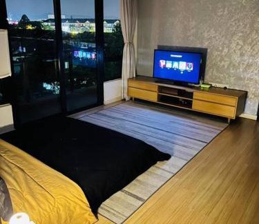Usj 1 Apartment | Huge City View balcony - Netflix