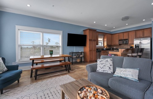 Kiska Beach House | HUGE Family house with NEW pool and 60 seconds to Emerald Beach