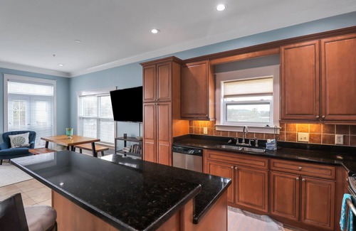 Kiska Beach House | HUGE Family house with NEW pool and 60 seconds to Emerald Beach