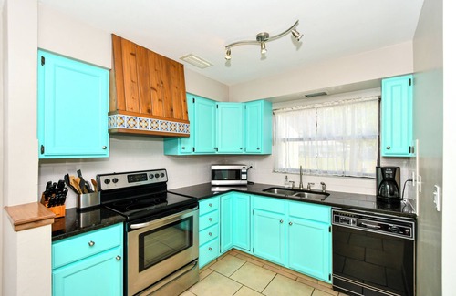 Sarasota House | Huge Heated Pool Home - Minutes to Siesta Key, Shopping, and More!