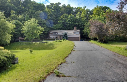 Scarborough House | Huge house near bluffers park and beach, 25 minutes to Toronto downtown.