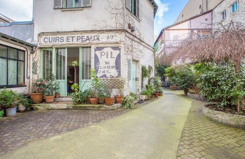 Hopital Saint-Louis House | Huge loft, full of light, in the lively Canal Saint-Martin, near Marais area