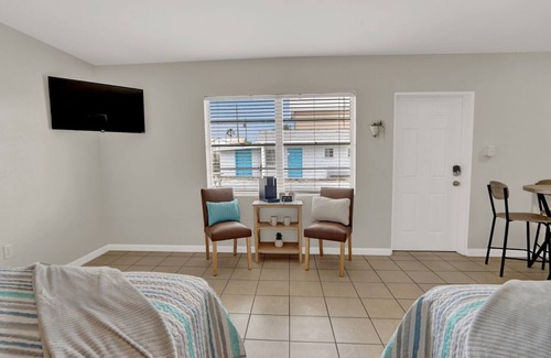 Crescent Beach Condo | Huge, Newly Renovated Studio w/ Kitchen and Dining