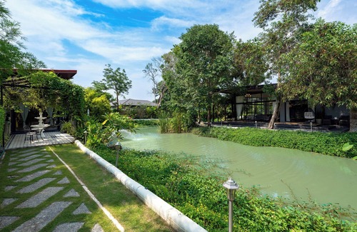 Huai Yai Villa | Huge Pool Villa with Private Lake 4BR/10 Persons