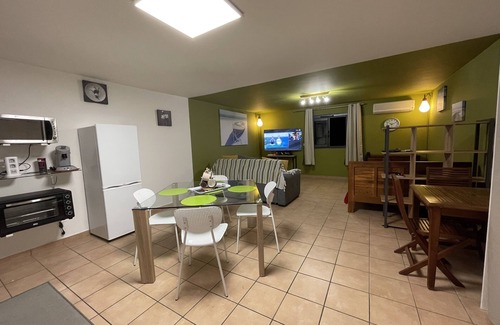 Sainte-Clotilde Apartment | Huge StuDio 51 for up to 4 people with sea view