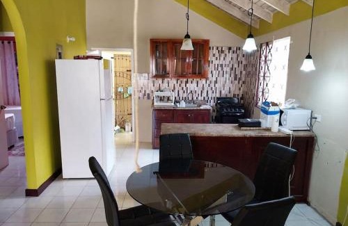 Old Harbour House | Humming Bird Inn-Homely and quiet