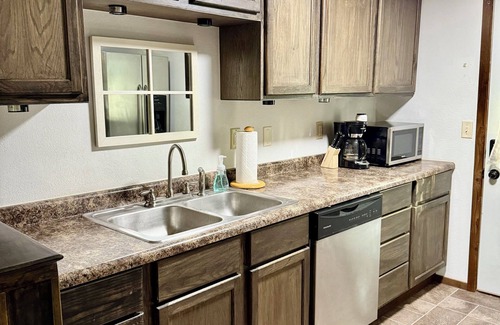 Warsaw House | Hunters Paradise on The Lake. Cozy 2 bedroom house with large back yard