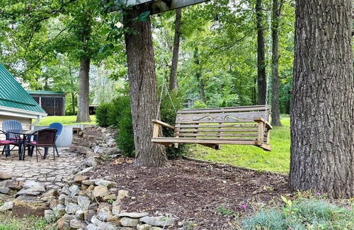 Warsaw House | Hunters Paradise on The Lake. Cozy 2 bedroom house with large back yard