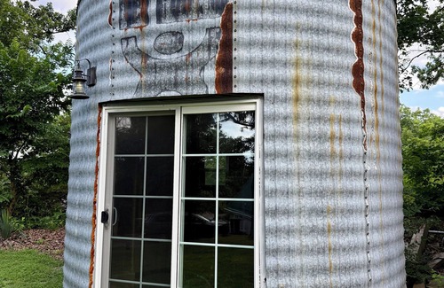 Warsaw House | Hunters Paradise on The Lake. Cozy 2 bedroom house with large back yard