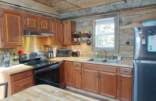 Stony Creek Cabin | Huntress Cabin at GreenMan Farm
