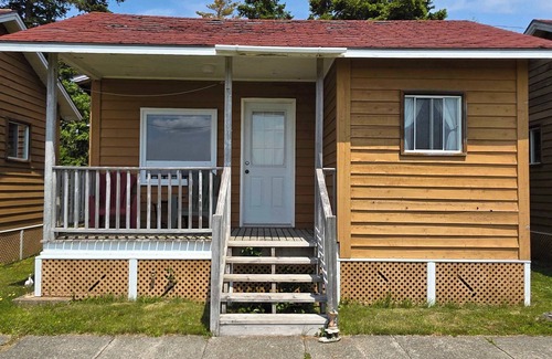 Hunts Point Cabin | Hunts Point 2-Bed Coastal Retreat - Cottage # 9