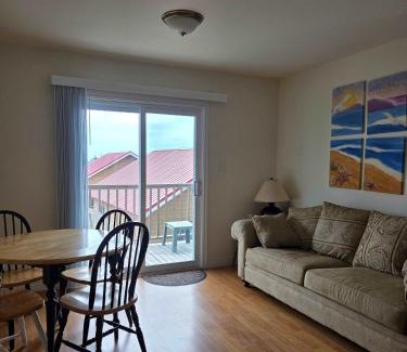 Hunts Point Apartment | Hunts Point Rustic Coastal Retreat with King Bed