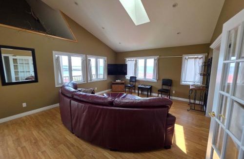 Hunts Point Apartment | Hunts Point Rustic Coastal Retreat Deluxe Suite
