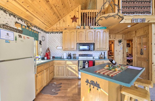 Pine Lake Cabin | Hurley Lakefront Hideaway w/Fire Pit & Dock!