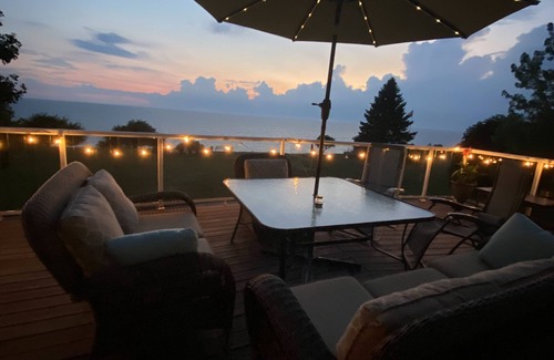 Ashfield-Colborne-Wawanosh Cottage | Huron Waterfront Cottage/16+ Guests/Hottub/Outdoor Shower/2 pets/private Beach.