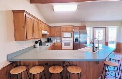 Glen Rose Other | Huruma 3 BR by Fossil Rim, Hiking, Farm & Ranch Stay- Goats, Pigs & Disc Golf!