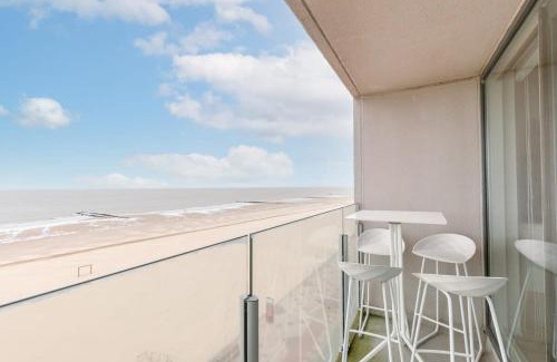 Het Zoute Apartment | Huswell - Cozy modern studio with magnificent sea-view