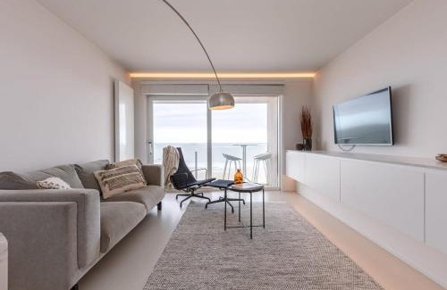 Het Zoute Apartment | Huswell - Cozy modern studio with magnificent sea-view
