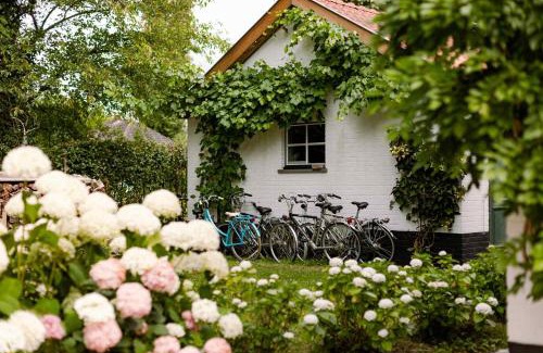 Sint-Andries House | Huswell - Two guest-rooms in stylish villa - free bikes