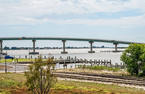 Goolwa House | Hutchinson House one street back from the river and close to township