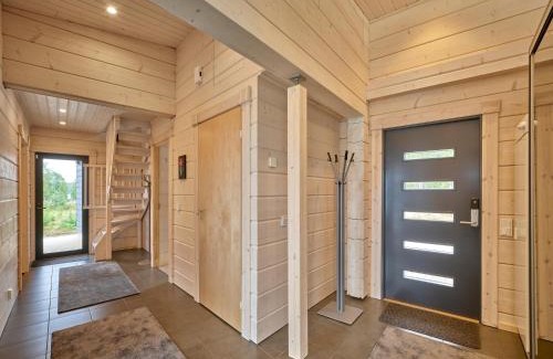 Taivalkoski Villa | Huvila erämaajärven rannalla Taivalkoskella